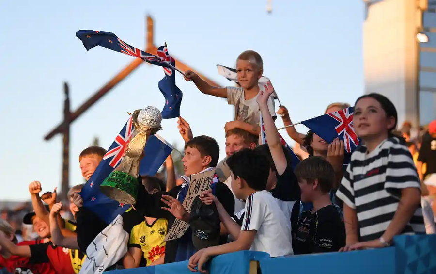 Chiêm ngưỡng sân đấu tiếp theo của đội tuyển nữ Việt Nam tại World Cup - Ảnh 3. Khán đài của sân Waikato rất gần với các cầu thủ. Ảnh: AFP