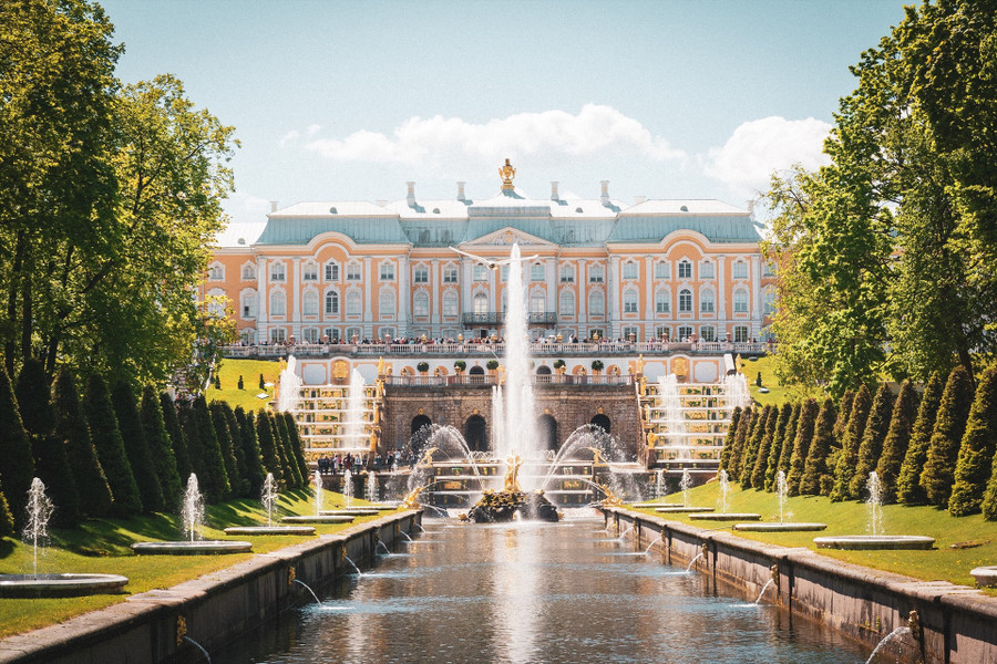 Quần thể Bảo tàng Peterhof rộng lớn là một trong những điểm du lịch nổi tiếng tại St. Petersburg, Nga. Ảnh: Dimitry B/Unsplash Quần thể Bảo tàng Peterhof rộng lớn là một trong những điểm du lịch nổi tiếng tại St. Petersburg, Nga. Ảnh: Dimitry B/Unsplash