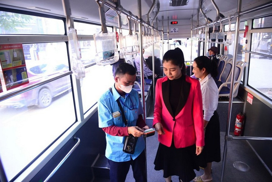 Hành khách có thể sử dụng thẻ vé xe buýt ảo khi điện thoại không cần kết nối internet. Hành khách có thể sử dụng thẻ vé xe buýt ảo khi điện thoại không cần kết nối internet.