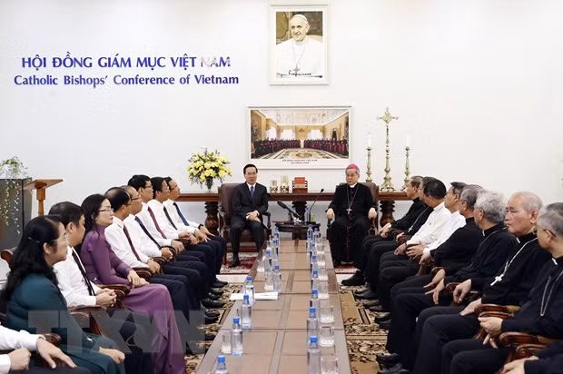 Chủ tịch nước Võ Văn Thưởng thăm và làm việc với Hội đồng Giám mục Việt Nam. (Ảnh: Thống Nhất/TTXVN)