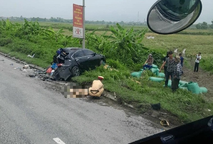 Hiện trường vụ tai nạn khiến một chiến sĩ CSGT Công an tỉnh Hà Nam hy sinh. Hiện trường vụ tai nạn khiến một chiến sĩ CSGT Công an tỉnh Hà Nam hy sinh.