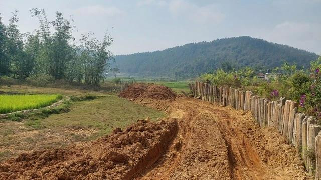 UBND TT.Măng Đen vừa xử phạt một trường hợp có hành vi hủy hoại đất. Ảnh: Đức Nhật