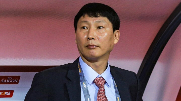 HLV Kim Sang-sik loại 4 cầu thủ. HLV Kim Sang-sik loại 4 cầu thủ.