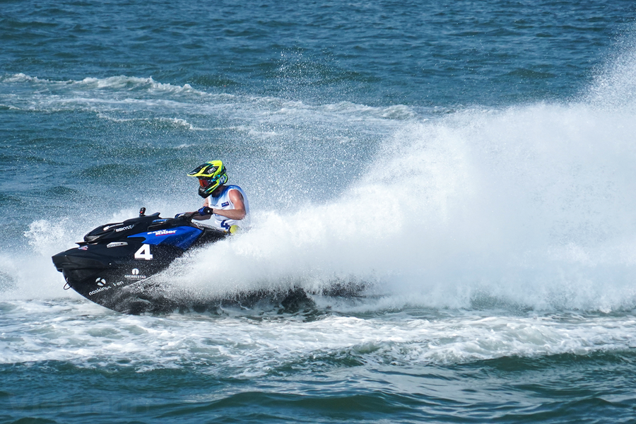 Samuel Johansson (Thụy Điển) bứt phá ở ngày thi đấu cuối cùng để về Nhất hạng mục Runabout GP1. (Ảnh: Việt Anh/Vietnam+) Samuel Johansson (Thụy Điển) bứt phá ở ngày thi đấu cuối cùng để về Nhất hạng mục Runabout GP1. (Ảnh: Việt Anh/Vietnam+)
