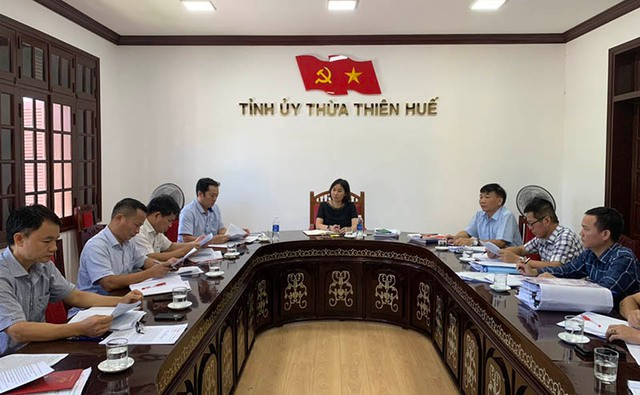 Kỳ họp thứ 34 của UBKT Tỉnh ủy Thừa Thiên - Huế do bà Phạm Thị Minh Huệ, Chủ nhiệm Ủy ban Kiểm tra Tỉnh ủy đã chủ trì và có quyết định thi hành kỷ luật tổ chức, cá nhân ở Sở Y tế. Ảnh: Tinhuytthue.vn