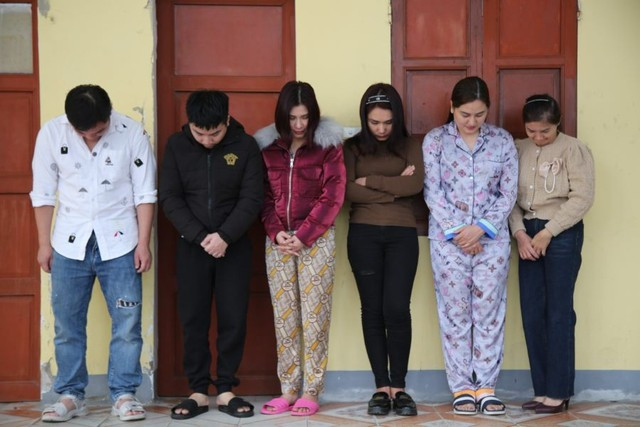 Nhiều cô gái trẻ tham gia đường dây đánh bạc bị bắt giữ. Ảnh: Công an cung cấp Nhiều cô gái trẻ tham gia đường dây đánh bạc bị bắt giữ. Ảnh: Công an cung cấp