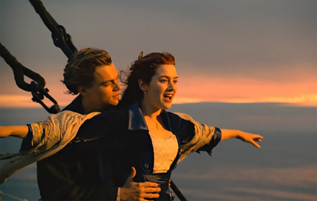 Cảnh lãng mạn trong phim Titanic. ẢNH: VARIETY Cảnh lãng mạn trong phim Titanic. ẢNH: VARIETY