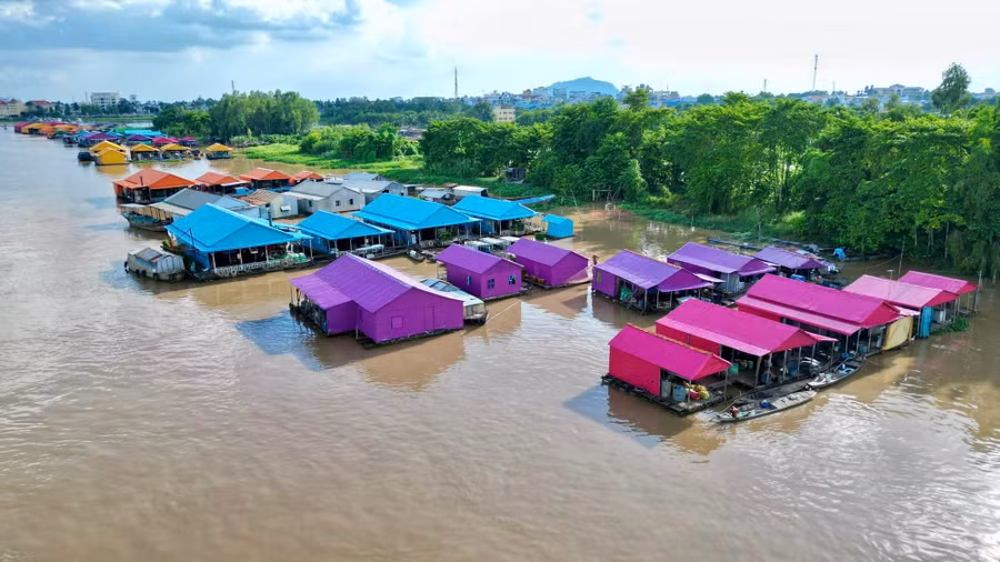Địa phương kỳ vọng sau khi khoác lên mình "chiếc áo" mới, làng bè Châu Đốc sẽ là điểm đến thu hút du khách trong và ngoài nước. Ảnh: KHƯƠNG NHỰT MINH