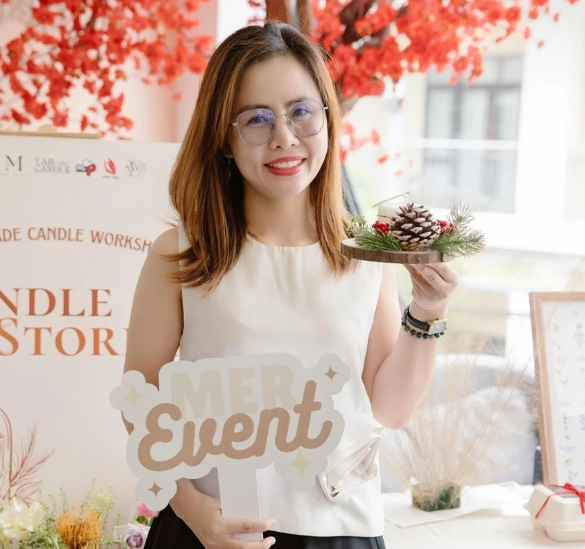 Cô My yêu những món quà handmade. Ảnh: GIA THƯ