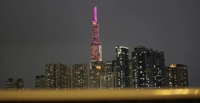 Bay đêm đến TP.HCM được miễn phí hoặc giảm giá tiền phòng khi ở một số khách sạn. Ảnh THANH NAM