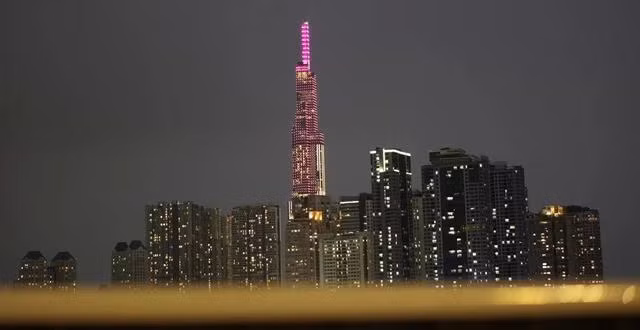 Bay đêm đến TP.HCM được miễn phí hoặc giảm giá tiền phòng khi ở một số khách sạn. Ảnh THANH NAM