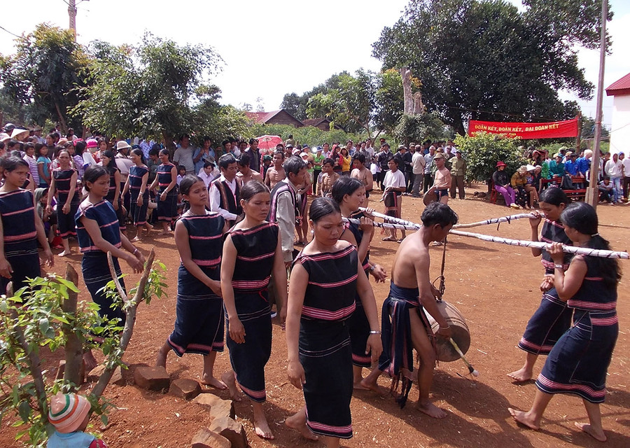 Đồng bào dân tộc thiểu số xã Kon Chiêng luôn quan tâm giữ gìn bản sắc văn hóa truyền thống gắn với xây dựng nông thôn mới. Ảnh: Thanh Nhật