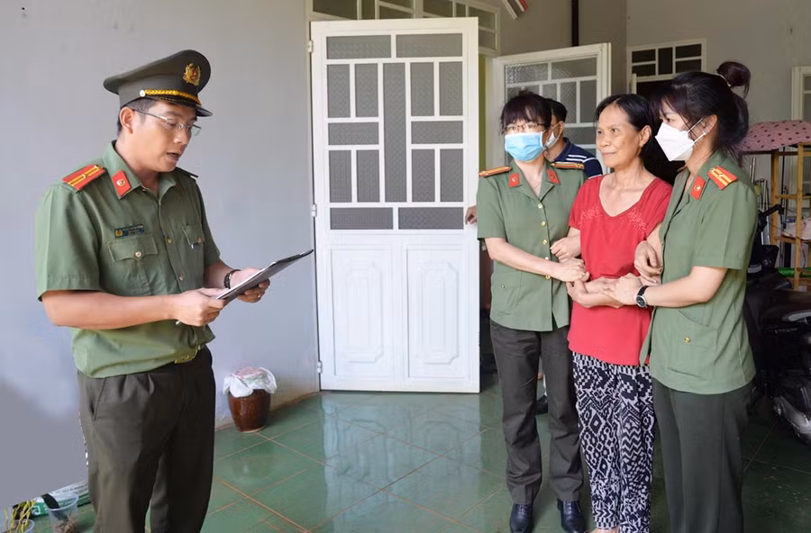 Cơ quan An ninh điều tra Công an tỉnh Gia Lai bắt giữ đối tượng phản động Phan Thị Thảo. Ảnh: T.S