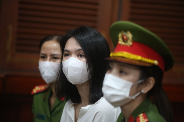 Bị cáo Trần Thị Ngọc Trinh tại tòa Bị cáo Trần Thị Ngọc Trinh tại tòa