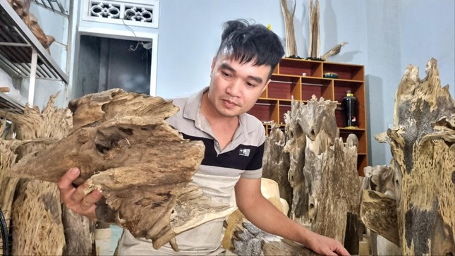 Sản phẩm chế tác từ trầm tự nhiên có giá cao từ vài chục triệu đến vài trăm triệu đồng. Sản phẩm chế tác từ trầm tự nhiên có giá cao từ vài chục triệu đến vài trăm triệu đồng.