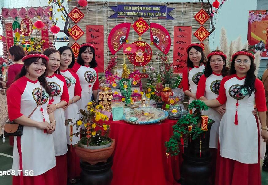 Các sản phẩm tại Hội thi trưng bày bánh mứt và các sản phẩm Tết truyền thống năm 2024 do LĐLĐ huyện Mang Yang tổ chức sẽ được trao cho đoàn viên, NLĐ có hoàn cảnh khó khăn. Ảnh: Thu Minh