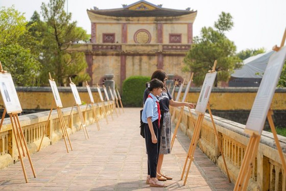 Giới thiệu những hình ảnh, sách, tư liệu tại Ngày Sách và Văn hóa đọc Việt Nam Giới thiệu những hình ảnh, sách, tư liệu tại Ngày Sách và Văn hóa đọc Việt Nam