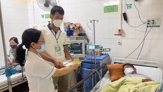 Suất ăn được phục vụ tận giường người bệnh