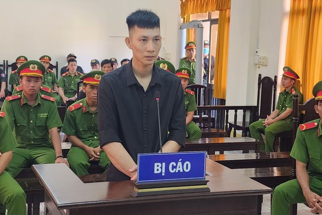 Bị cáo Nguyễn Thành Lượng nghe tòa tuyên án. Bị cáo Nguyễn Thành Lượng nghe tòa tuyên án.