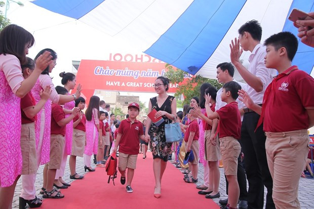 Học sinh đến trường trong ngày khai giảng. (Ảnh minh họa: PV/Vietnam+) Học sinh đến trường trong ngày khai giảng. (Ảnh minh họa: PV/Vietnam+)