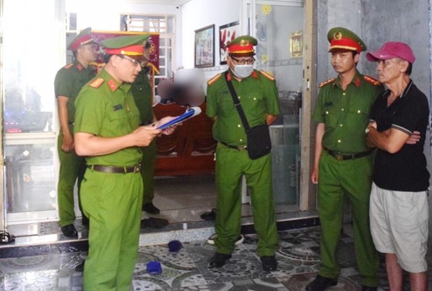 Cơ quan Cảnh sát điều tra Công an thành phố Tuy Hòa công bố quyết định khởi tố bị can và lệnh bắt tạm giam Đào Bá Cường. (Nguồn: Công an nhân dân)