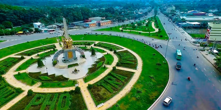 Thủ tướng yêu cầu Trà Vinh huy động tối đa và sử dụng hiệu quả các nguồn lực; đẩy mạnh hợp tác công-tư, sử dụng hiệu quả mọi nguồn lực phát triển; phát triển hệ thống đô thị, đầu tư kết cấu hạ tầng, nhất là hạ tầng Khu kinh tế Định An, các khu công nghiệp Cổ Chiên và Cầu Quan. (Ảnh nguồn VGP)