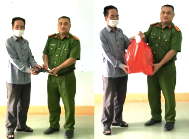 Người dân Kon Tum giao nộp vũ khí cho công an