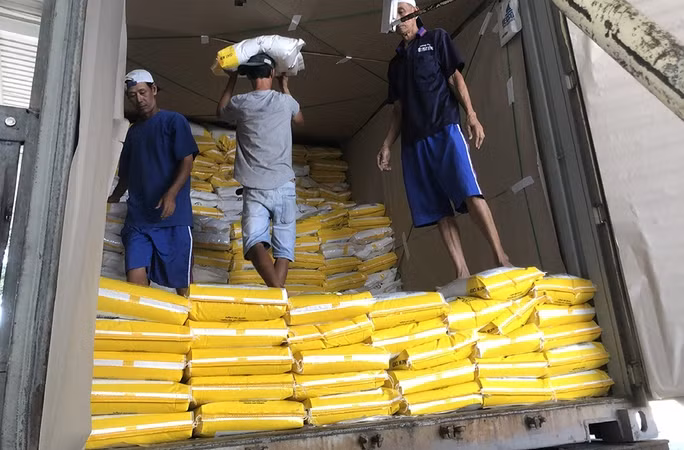 Xuất khẩu gạo sang Trung Quốc sụt giảm đáng kể trong vài năm trở lại đây. Ảnh: An Na Xuất khẩu gạo sang Trung Quốc sụt giảm đáng kể trong vài năm trở lại đây. Ảnh: An Na