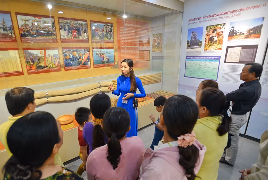 Không gian trưng bày, giới thiệu về quyền hạn và chức năng hoạt động của Hải đội Hoàng Sa do chính quyền Chúa Nguyễn xứ Đàng Trong lập ra từ thế kỷ thứ 17. Ảnh: Thanh Hòa/vietnam.vnanet.vn