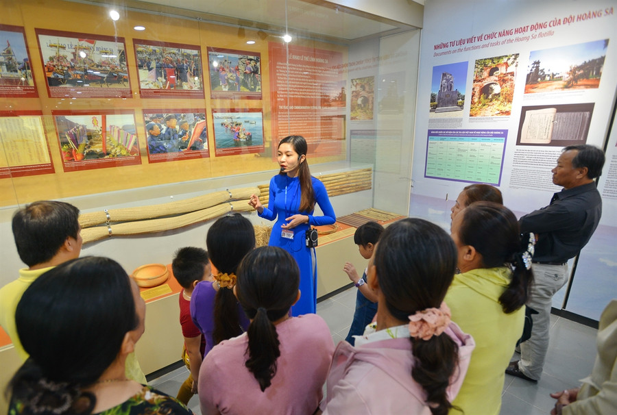 Không gian trưng bày, giới thiệu về quyền hạn và chức năng hoạt động của Hải đội Hoàng Sa do chính quyền Chúa Nguyễn xứ Đàng Trong lập ra từ thế kỷ thứ 17. Ảnh: Thanh Hòa/vietnam.vnanet.vn Không gian trưng bày, giới thiệu về quyền hạn và chức năng hoạt động của Hải đội Hoàng Sa do chính quyền Chúa Nguyễn xứ Đàng Trong lập ra từ thế kỷ thứ 17. Ảnh: Thanh Hòa/vietnam.vnanet.vn