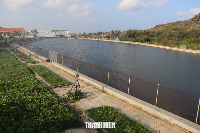 Hồ nước ngọt dự trữ trên đảo Phú Quý. Ảnh: Quế Hà Hồ nước ngọt dự trữ trên đảo Phú Quý. Ảnh: Quế Hà