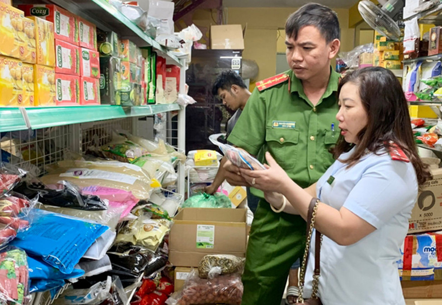 Cần sớm xây dựng hệ thống cơ sở dữ liệu về an toàn thực phẩm có kết nối với các bộ, ngành, địa phương. Ảnh: Như Nguyện Cần sớm xây dựng hệ thống cơ sở dữ liệu về an toàn thực phẩm có kết nối với các bộ, ngành, địa phương. Ảnh: Như Nguyện