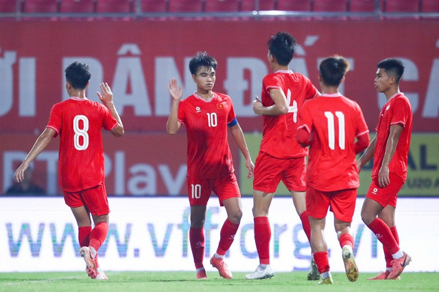 Công Phương (10) nhân đôi cách biệt U20 Việt Nam Công Phương (10) nhân đôi cách biệt U20 Việt Nam