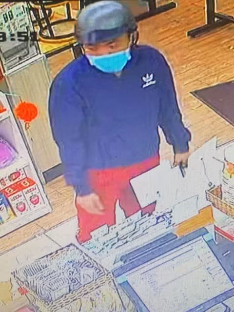 Hình ảnh camera ghi lại lúc đối tượng vào cửa hàng