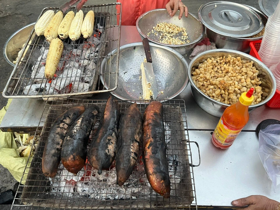 Người ở TP.HCM không còn xa lạ với bắp nướng Tây Thy, đặc biệt mỡ hành do chị làm luôn được nhiều thực khách yêu thích. ẢNH: THÁI THANH Người ở TP.HCM không còn xa lạ với bắp nướng Tây Thy, đặc biệt mỡ hành do chị làm luôn được nhiều thực khách yêu thích. ẢNH: THÁI THANH