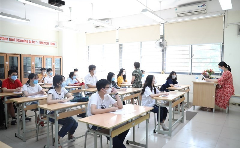 Gần 2.500 giáo viên Hà Nội nêu nguyện vọng mong muốn được thành phố xem xét thăng hạng chức danh nghề nghiệp. Ảnh: Vân Trang Gần 2.500 giáo viên Hà Nội nêu nguyện vọng mong muốn được thành phố xem xét thăng hạng chức danh nghề nghiệp. Ảnh: Vân Trang