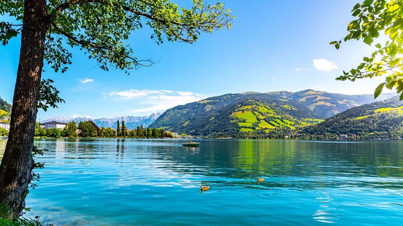 Hồ Zell trên dãy núi Alps. (Nguồn: Escape) Hồ Zell trên dãy núi Alps. (Nguồn: Escape)