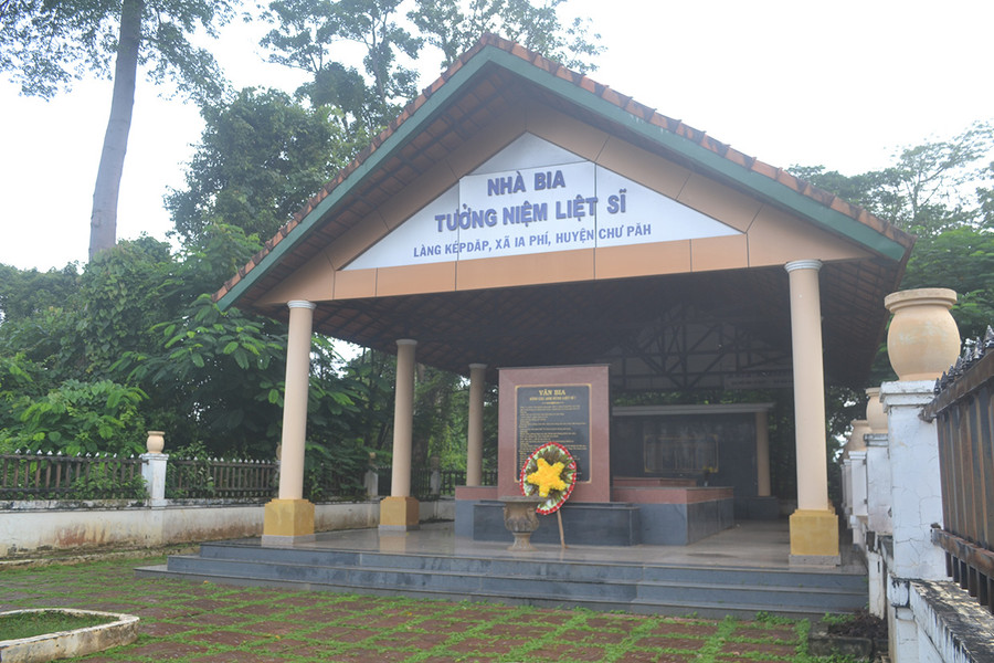 Nhà bia tưởng niệm liệt sĩ làng Kép Dăp, xã Ia Phí, huyện Chư Păh. Ảnh: Hoàng Minh