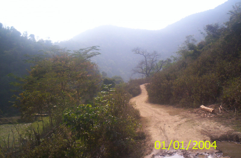 Lối mòn vào đỉnh Phù Nghiêng - Nghệ An, thường xuyên là nơi ẩn nấp của tội phạm ma túy. Lối mòn vào đỉnh Phù Nghiêng - Nghệ An, thường xuyên là nơi ẩn nấp của tội phạm ma túy.