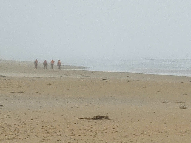 Vùng biển Quảng Nam đang có sóng rất lớn, phương tiện của lực lượng biên phòng khó tiếp cận khu vực tàu An Bình Phát 68 gặp nạn. Vùng biển Quảng Nam đang có sóng rất lớn, phương tiện của lực lượng biên phòng khó tiếp cận khu vực tàu An Bình Phát 68 gặp nạn.