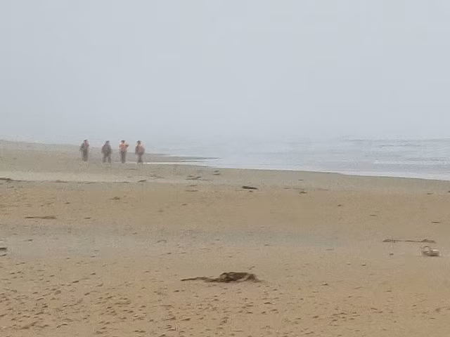 Vùng biển Quảng Nam đang có sóng rất lớn, phương tiện của lực lượng biên phòng khó tiếp cận khu vực tàu An Bình Phát 68 gặp nạn.