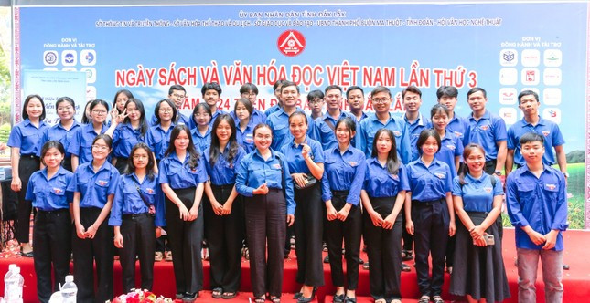 Tuổi trẻ TP Buôn Ma Thuột tham gia ngày hội sách và văn hoá đọc. Tuổi trẻ TP Buôn Ma Thuột tham gia ngày hội sách và văn hoá đọc.