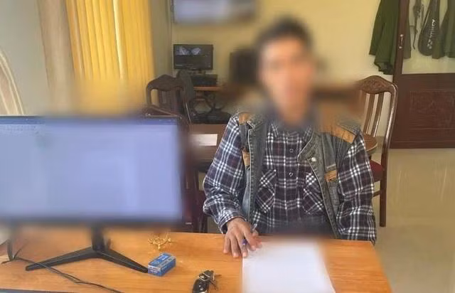 Hoàng Khắc Vũ tại cơ quan công an. ẢNH C.T.V