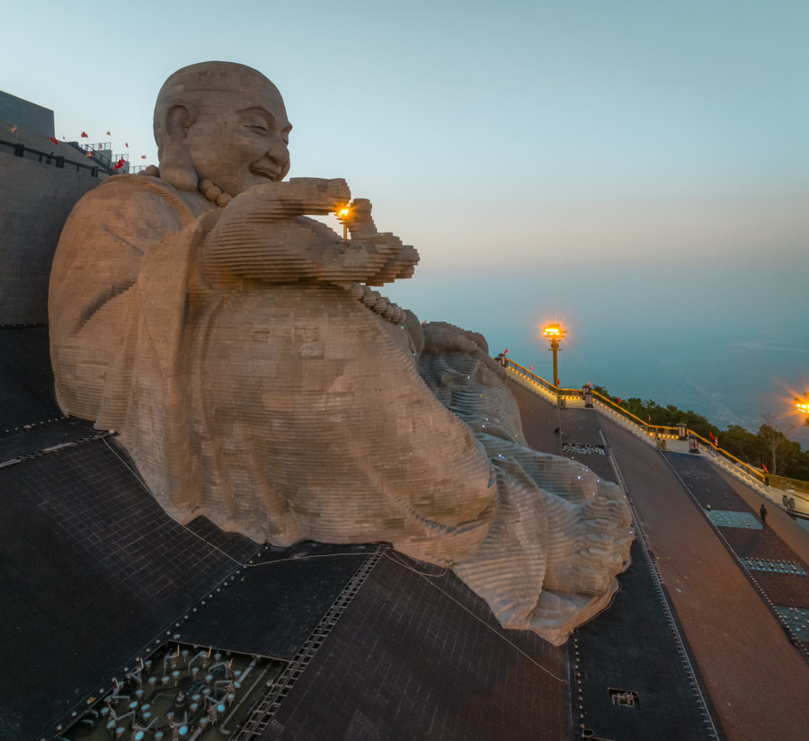 Trong Phật giáo, Di Lặc là vị Phật của tương lai. Ảnh: BÙI VĂN HẢI