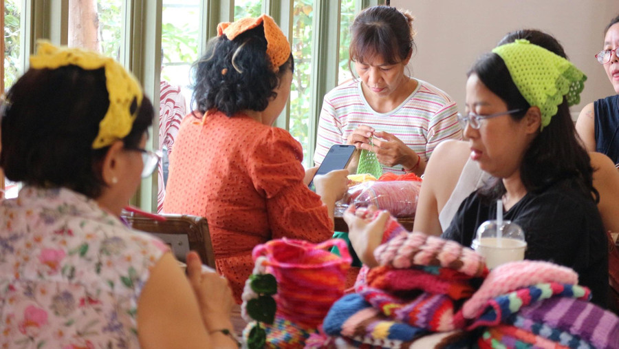 Hoạt động thu hút đông đảo người tham gia ở đủ lứa tuổi. Ảnh PHƯƠNG VY Hoạt động thu hút đông đảo người tham gia ở đủ lứa tuổi. Ảnh PHƯƠNG VY