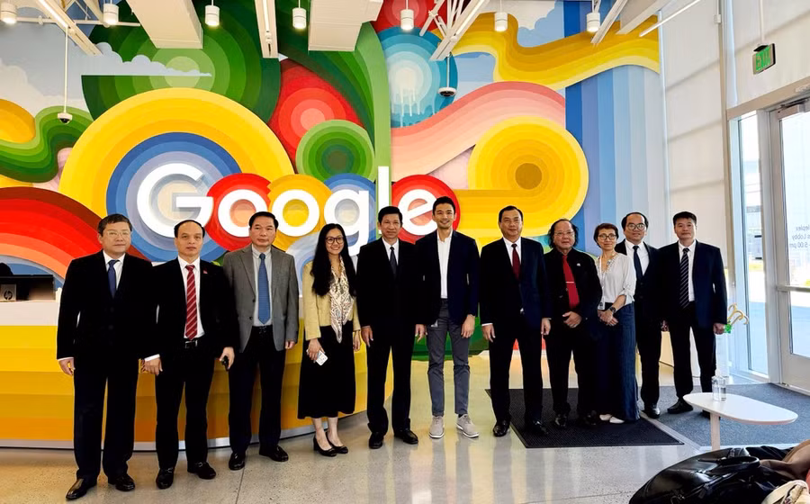 Đoàn công tác của Bộ Văn hóa, Thể thao và Du lịch và đại diện lãnh đạo Google tại trụ Mỹ. (Ảnh: Bộ Văn hóa, Thể thao và Du lịch)