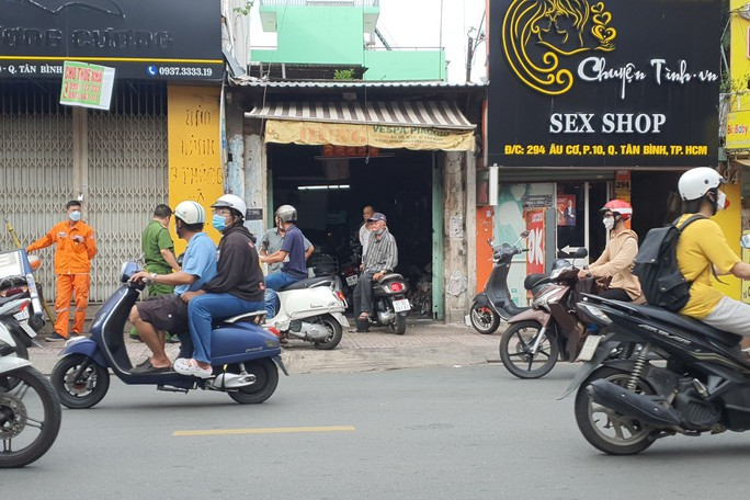 Chiều 13-6, công an có mặt tại căn nhà trên để điều tra Chiều 13-6, công an có mặt tại căn nhà trên để điều tra