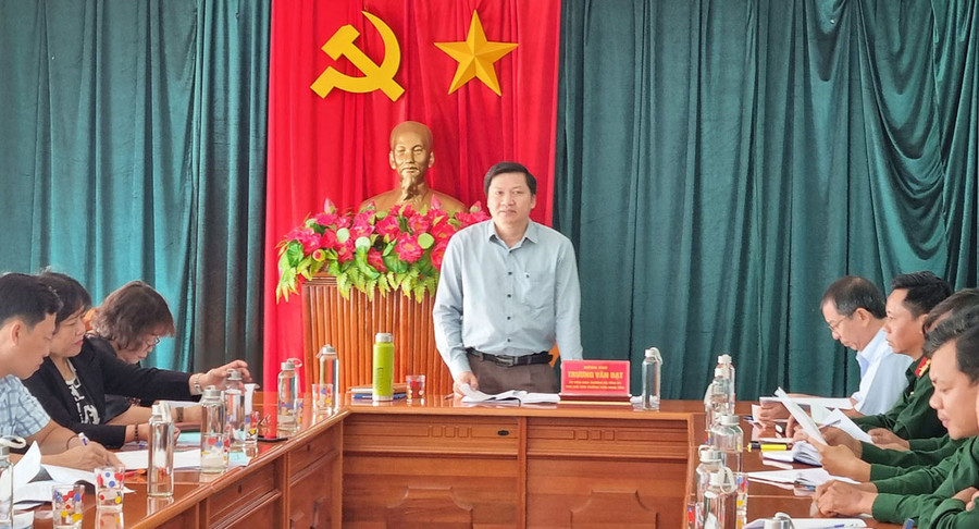 Ủy viên Ban Thường vụ Tỉnh ủy, Phó Chủ tịch Thường trực HĐND tỉnh Trương Văn Đạt phát biểu tại buổi khảo sát. Ảnh: Hà Phương