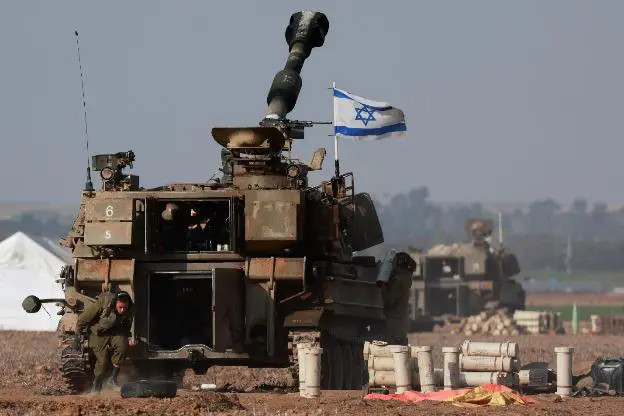 Lực lượng Israel hoạt động gần biên giới Gaza hôm 12-12. Ảnh: Reuters