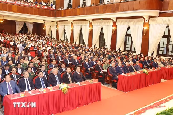 Tổng Bí thư, Chủ tịch nước Tô Lâm, các đồng chí lãnh đạo và nguyên lãnh đạo Đảng, Nhà nước cùng các đại biểu dự buổi lễ. (Ảnh: Trí Dũng/TTXVN)